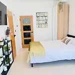 Chic Apartment E10