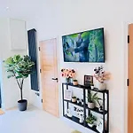 Chic Apartment E10